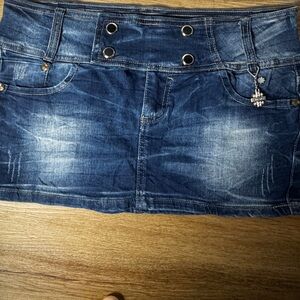 Vintage Y2K low rise Jean women's denim skirt size L  belt design with charm